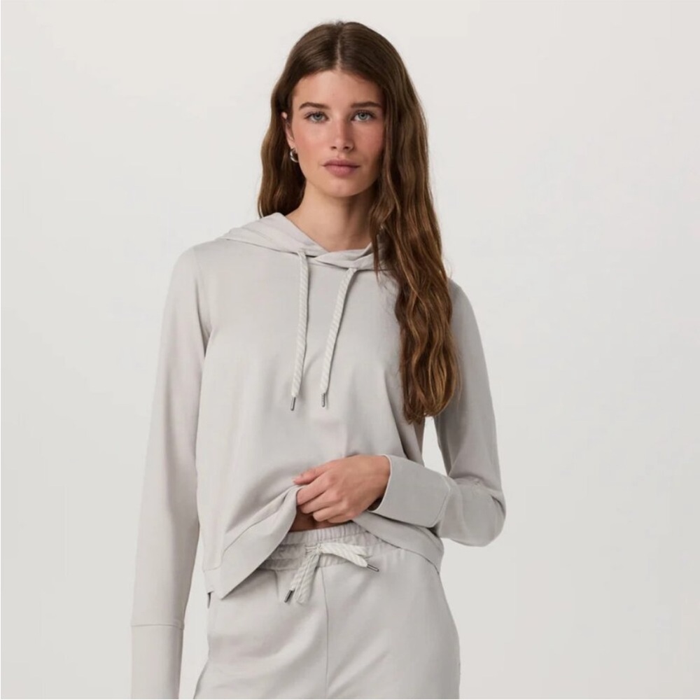 Vuori Halo Essential Hoodie in Light Gray